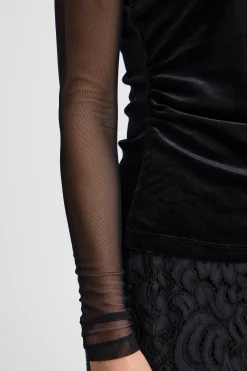 IHNANA T-shirt