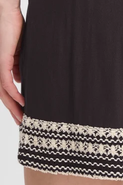 IHRAGNI Shorts